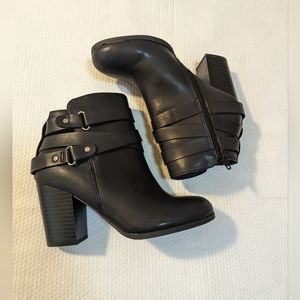 Material Girl Melany Blockheel Booties Black Size 5M.